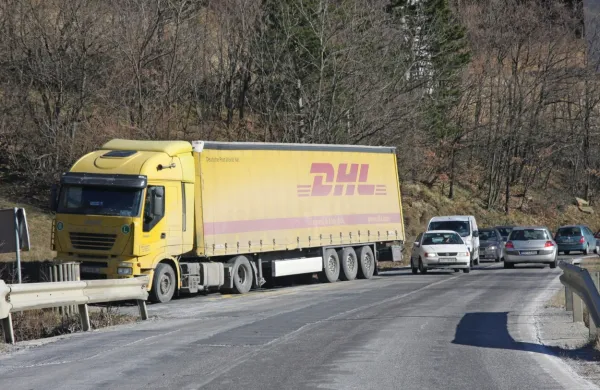 Domačini se ob zapori hitre ceste bojijo prevelike gneče.