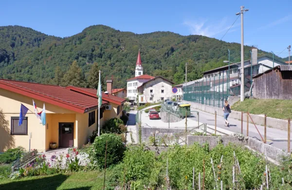  Vrtec bodo zgradili nad cesto in ga s klančino prek ceste povezali z  igriščem na lokaciji zdajšnjega vrtca. 