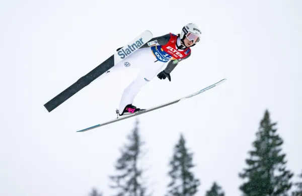 Nika Prevc je včeraj osvojila še drugo zlato medaljo na posamičnih tekmah.