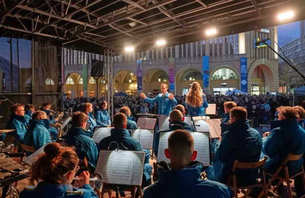 Čezmejni orkester GONG Orchestra je v Chemnitzu nastopil na 
slovesnosti ob dnevu miru.