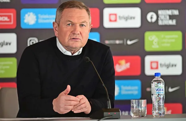 Matjaž Kek se nadeja, da mu zaradi višje sile ne bo treba 
spreminjati reprezentančnega seznama za Slovaško. 