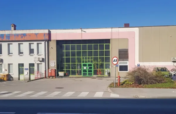 Cimos je pripravil program  presežnih delavcev, po katerem naj bi  
jih v Senožečah odpustili 112.