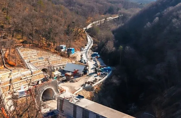 Kolektorjev 350-milijonski zahtevek je povezan z zapleti z viaduktom v  dolini Glinščice.  