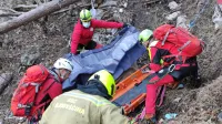 Na  strmem  pobočju  pod  cesto  med  Lokavcem  in  Predmejo  so  pred  
štirimi  leti    gasilcem  pomagali  tudi  gorski  reševalci.  