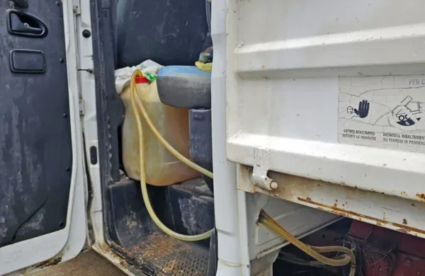 Med vožnjo telefoniral, tovornjak ni bil za na cesto (FOTO)