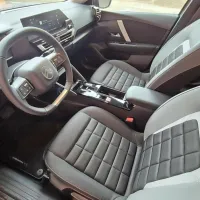 Citroenovi mojstri so posodobili tudi potniško kabino, saj so jim 
namenili nove udobne sedeže in prenovili velik del voznikovega 
delovnega okolja.

