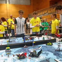 V Kopru mladi danes i&scaron;čejo re&scaron;itve s pomočjo robotov (FOTO)