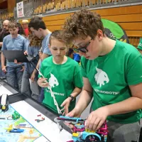 V Kopru mladi danes i&scaron;čejo re&scaron;itve s pomočjo robotov (FOTO)