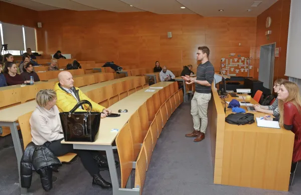 Direktorat za stanovanja pod okriljem ministrstva za solidarno 
prihodnost in Regionalni razvojni center Koper sta danes pripravila posvet o stanovanjskih potrebah v Obalno-kraški regiji. 