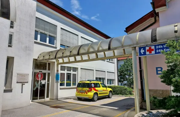 Vodstvo ZD Tolmin je po torkovem sestanku na ministrstvu za 
zdravje ponovno poklicalo vse zdravnike, ki so v enoti nujne 
medicinske pomoči delali kot samostojni podjetniki.