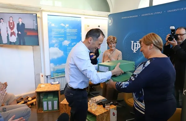 21 škatel arhivskega gradiva o ustanovitvi UP je zdaj v Pokrajinskem arhivu Koper.