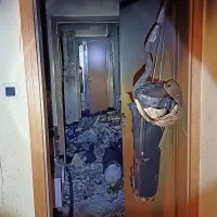 Ogenj je skoraj v celoti uničil stanovanje.