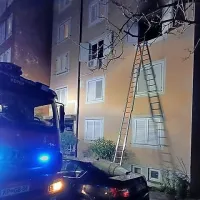 Zagorelo je v stanovanju v drugem nadstropju.