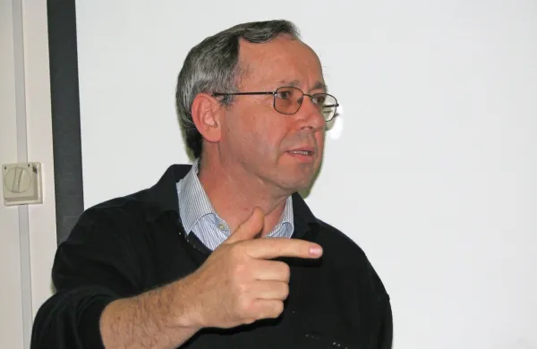Marko Rupnik je obtožen, da je v začetku 90. letih prejšnjega 
stoletja izvajal spolno in psihično nasilje nad najmanj dvajsetimi 
ženskami, zlasti v skupnosti v Ljubljani, v kateri je deloval.
