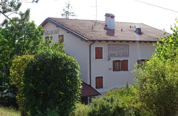 Avgusta  2017  so  v nočni klub v Križu vdrli kriminalisti ter  tam  presenetili  več  prostitutk  in obiskovalcev.  