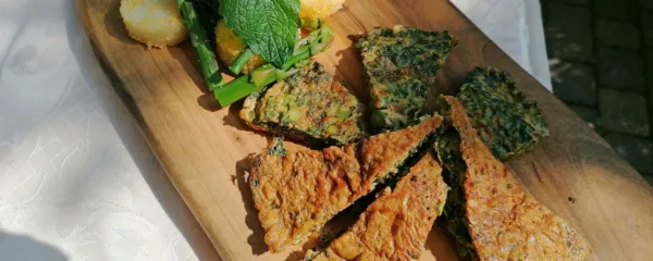 Poleg fritaje s šparglji bodo gostinci ponudili kremne juhe, 
domače fuže, rižote, paleto ribjih jedi in nekaj mesnih ter 
inovativne sladice.