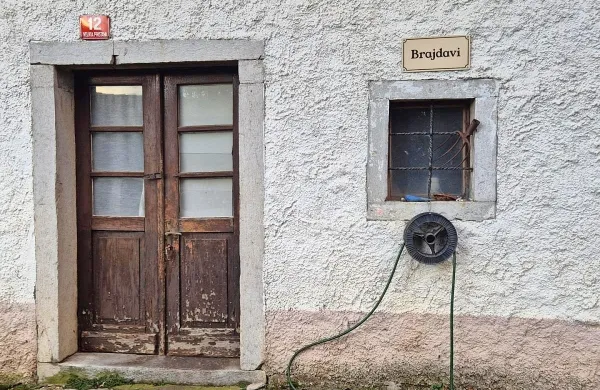 Hiše bodo poleg uradne oznake dobile še tablico s  starim 
imenom.