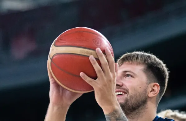 Kljub Dončićevim 25 točkam praznih rok iz Chicaga