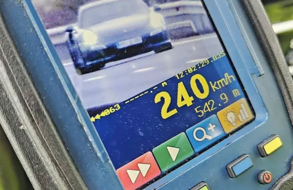 S porschejem dirjal 240 kilometrov na uro