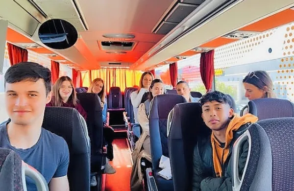 Dijaki Šolskega centra Nova Gorica so zasnovali aplikacijo za lažje 
spremljanje vožnje avtobusov Bus Stalker.