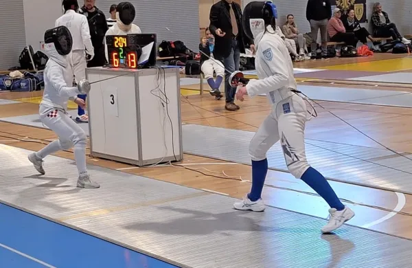 Lia Calcina (desno) med finalnim nastopom