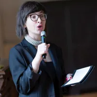 Tjaša Jurman je v Gorici interpretirala svoj esej o idrijskem žlikrofu.