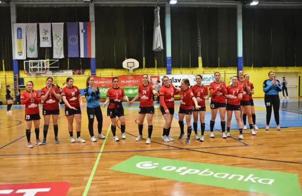 Rokometašice ljubljanskega Krima Mercatorja in Mlinotesta iz 
Ajdovščine (na fotografiji) so letošnje finalistke zaključnega turnirja za slovenski pokal.