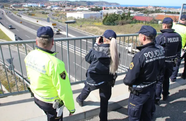 V okviru   nacionalne preventivne akcije Hitrost bodo policisti in 
občinski redarji vse do nedelje preverjali hitrost voznikov.