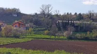 Občina Vipava v Mančah načrtuje novo stanovanjsko sosesko Nad 
vinogradi.