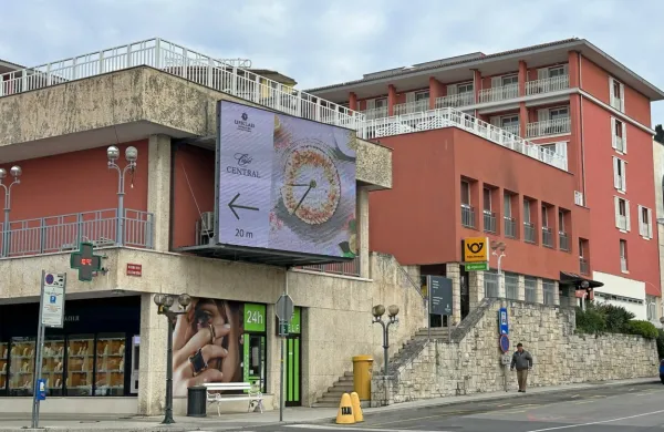 Prostori po&scaron;te v Portorožu naprodaj za skoraj milijon evrov