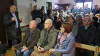 Na prazniku domačega kruha je bil največjega navdušenja deležen 
105-letni Ivan Bevk (prva vrsta v sredini), ki je za oceno spekel tudi 
hlebec kruha.