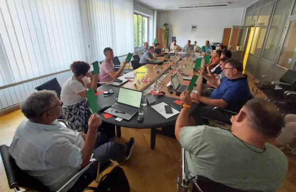  Vipavski svetniki so županu podali 13 predlogov za izboljšanje sodelovanja in večjo stopnjo zaupanja med njimi. 

