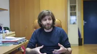 “Eden izmed večjih problemov je vse večja polarizacija, torej 
razdvojenost družbe, ki onemogoča oblikovanje katerekoli rešitve, ki bi razreševala katerikoli drug problem,” pravi dr. Žan Lep.