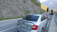 Med Kobaridom in Žago so zaradi nameščanja  zaščitnih mrež 
napovedane kratkotrajne popolne zapore ceste. 