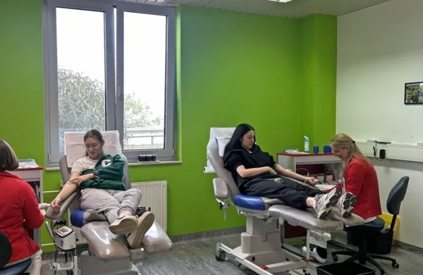  Študentke in študenti Univerze na Primorskem so na že drugi 
letošnji krvodajalski akciji darovali pol litra krvi.