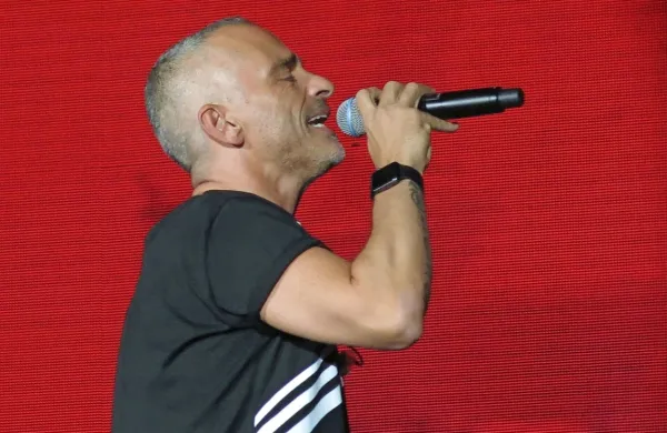V Furlanijo-Julijsko krajino se po 20 letih vrača Eros Ramazzotti. 