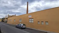 Mar je hoja oziroma vožnja vzdolž južne  fasade nekdanje tovarne 
Argo v Dantejevi ulici res nevarna, na kar nakazuje opozorilna 
tabla?