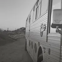 Predvidoma še pred koncem leta bo film Coastal dosegljiv tudi na 
Netflixu.