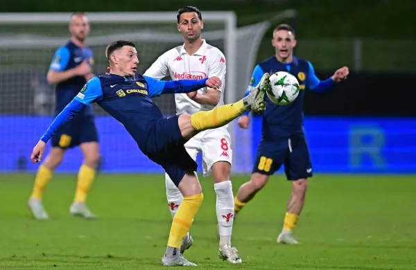 Celjski nogometaši (v temnejših dresih) bodo poskušali uprizoriti 
podvig proti Fiorentini v Firencah. 