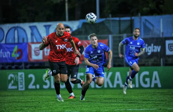 Novogoričani (v modrih dresih) bodo danes igrali v Dekanih, 
Tolminci pa bodo gostili Beltinčane.