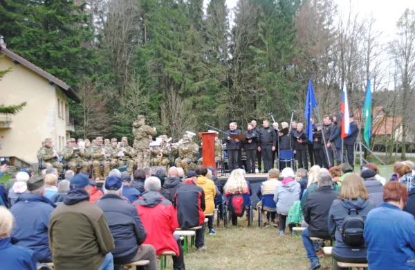Ob spomeniku pri Abramu je potekala spominska slovesnost ob 
83. obletnici nanoške bitke.