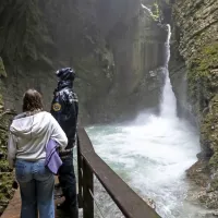 Re&scaron;evanje pri slapu Kozjak: mladenič zaplaval pod slap, nazaj pa si ni upal (FOTO)