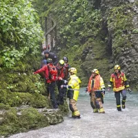 Re&scaron;evanje pri slapu Kozjak: mladenič zaplaval pod slap, nazaj pa si ni upal (FOTO)