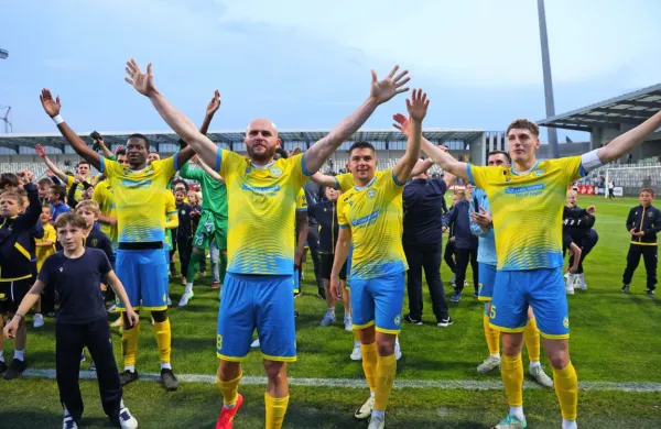 Koprski nogometaši so prvi finalisti slovenskega nogometnega 
pokala.