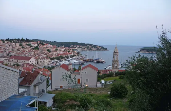 Na Hvaru je davi prišlo do onesnaženja morja z nafto.