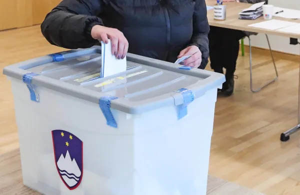 11. maja bomo Slovenke in Slovenci glasovali na referendumu o 
dodatku k pokojnini za izjemne dosežke na področju umetnosti.