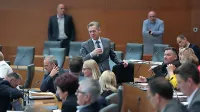 Premier Robert Golob je predsednici republike nedavno zabrusil, 
da zaradi guvernerske zgodbe ne zmore opravljati svoje naloge.    

