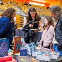 UmiKo: &ldquo;Po &scaron;olski telovadnici so se sprehajali nezemljani&rdquo; (FOTOGALERIJA)