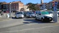 Parkiranje na Velikem trgu bo po novem dovoljeno le imetnikom 
dovolilnic, poleg tega bo trg izvzet iz območja plačljivih parkirišč.