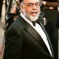 Francis Ford Coppola je svoj zadnji film v veliki meri financiral s 
prodajo svojih vinogradov.